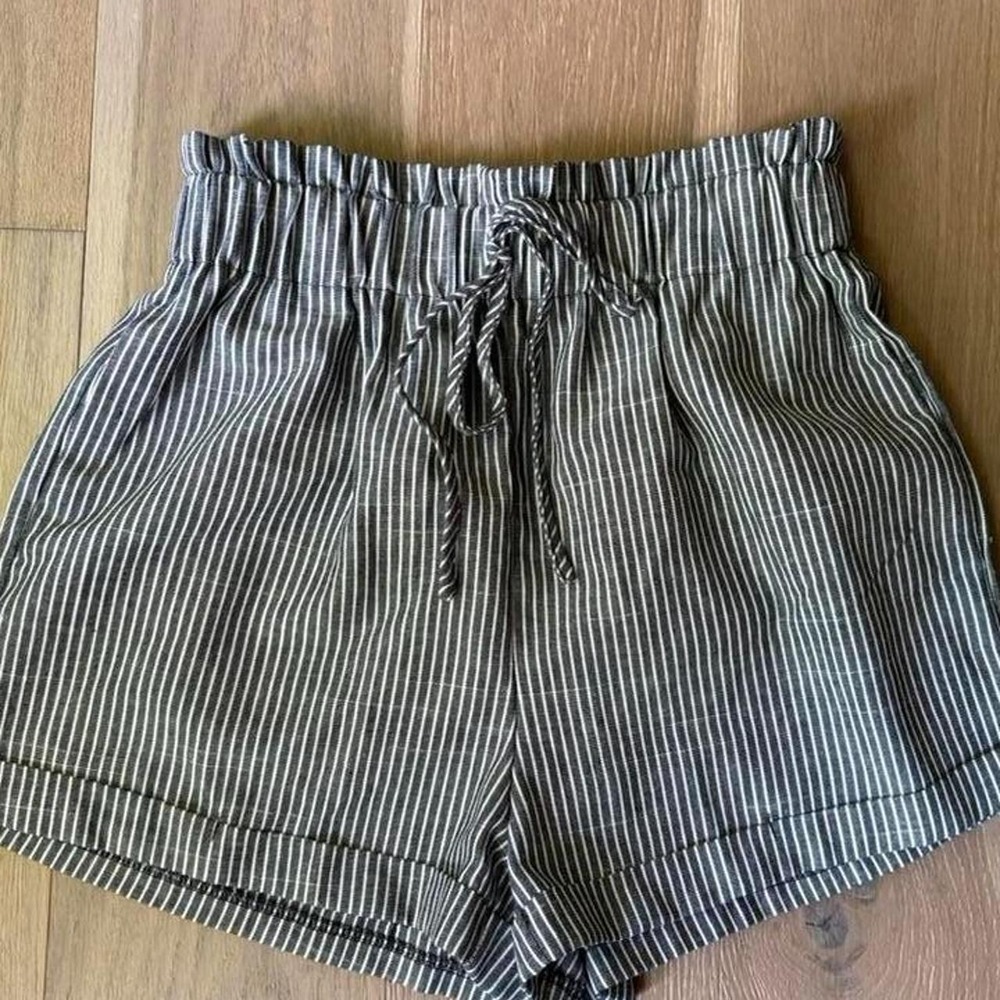 Black & White Striped Pull on Shorts with Drawstring waist Minimalist| Small